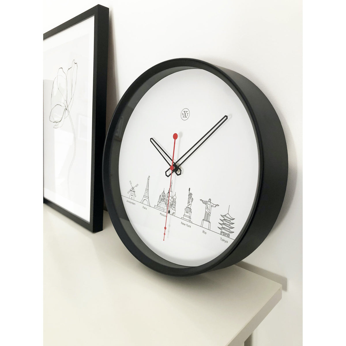 nXt- Wall clock - Ø 30 cm - Plastic - Black / White - &#39;Worldtour&#39;