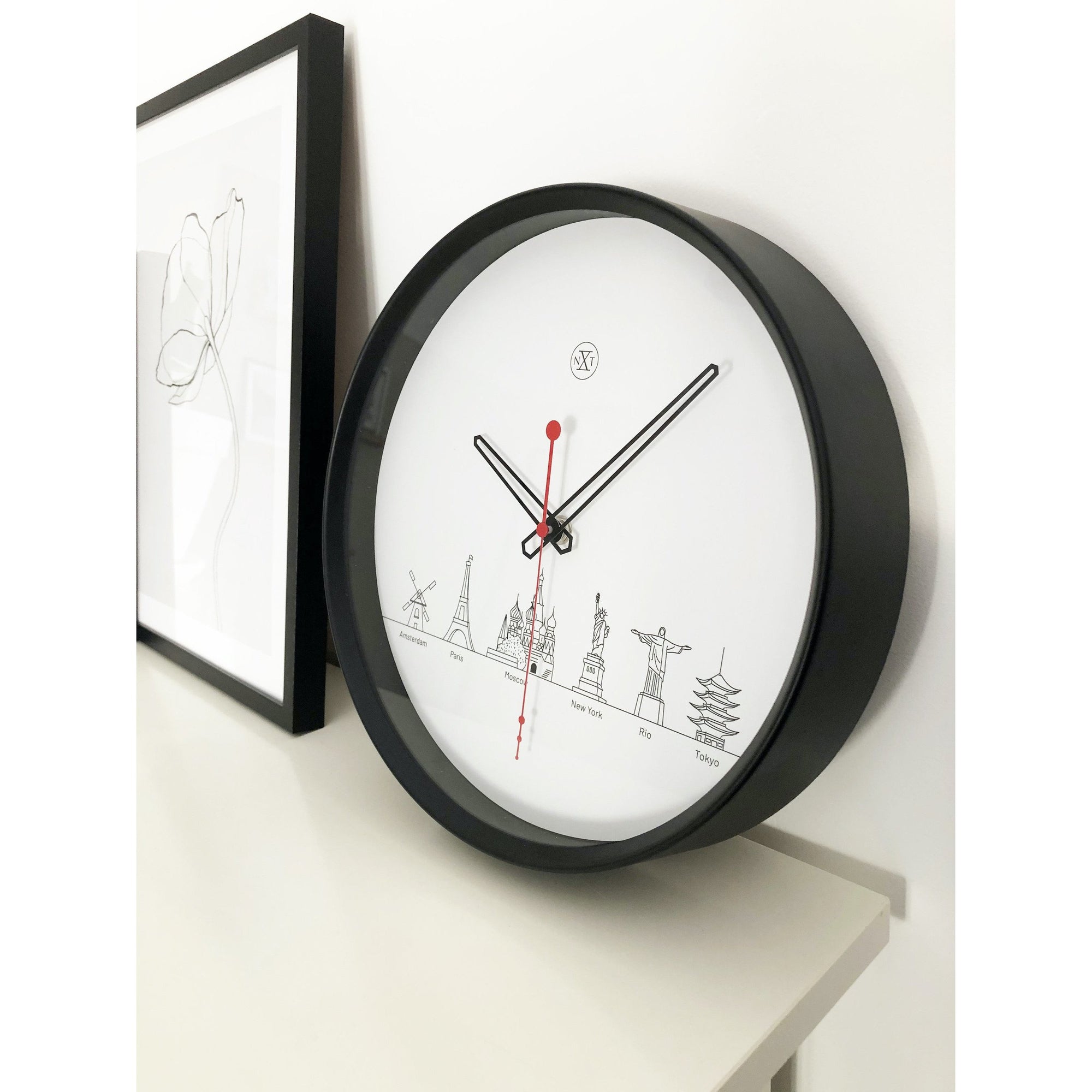 nXt- Wall clock - Ø 30 cm - Plastic - Black / White - 'Worldtour'